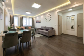 Rumbach 2022 Modern Apartment